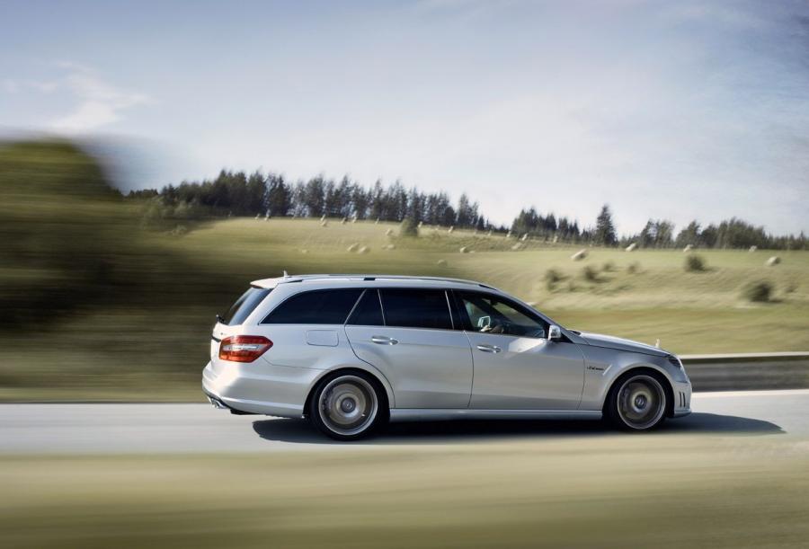  Mercedes-Benz E63 AMG Wagon 2011 года  (фото 9 из 11)